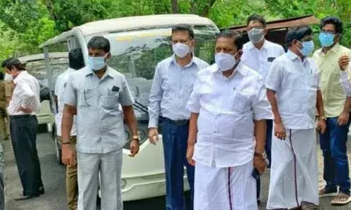 கொரோனாவால் பாதிக்கப்பட்ட வண்டலூர் சிங்கங்கள்; அமைச்சர் ராமச்சந்திரன் ஆய்வு!