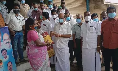 திருப்பூரில் நிவாரணப் பொருட்கள் வழங்கப்பட்டது