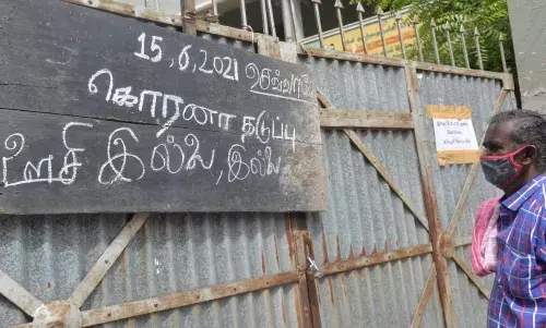 ஈரோடு மாவட்டத்தில் கொரோனா தடுப்பூசி போடும் பணி மீண்டும் நிறுத்தம்
