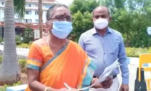ஓய்வுபெற்ற கல்வி அலுவலரின் கணக்கில் இருந்து ரூ. 10 லட்சம் மோசடி! வங்கி ஊழியருக்கு தொடர்பு?