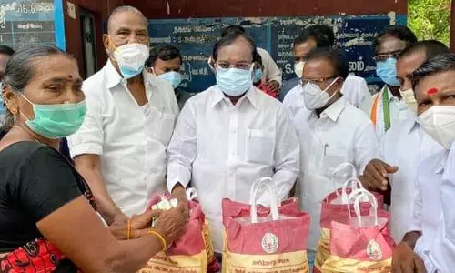 திருவண்ணாமலை அருகே கொரோனா சிறப்பு நிவாரண நிதி
