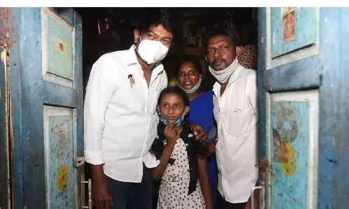 திருவல்லிக்கேணி: வீடுகளின் உள்ளே சென்று மக்களை நெகிழ வைத்த உதயநிதி ஸ்டாலின்..!