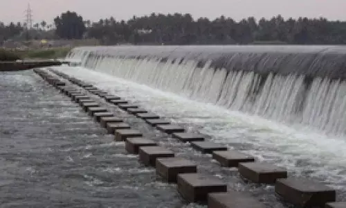 ஜேடர்பாளையம் தடுப்பணையில் இருந்து  ராஜ வாய்க்காலில் தண்ணீர் திறப்பு -விவசாயிகள் மகிழ்ச்சி