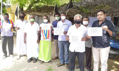 கொரோனா காலத்தில் மதுக்கடை திறப்பதா?பள்ளிபாளையத்தில் பாமக ஆர்ப்பாட்டம்