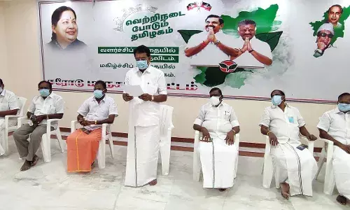 ஈரோடு மாநகர் மாவட்ட அதிமுக நிர்வாகிகள் ஆலோசனைக் கூட்டம் : சசிகலாவிற்கு எதிராக தீர்மானங்கள் நிறைவேற்றம்..!
