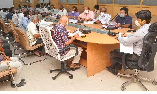 திருப்பூர் மாநகராட்சியில் ஸ்மார்ட் சிட்டி, அம்ரூத் திட்டப்பணிகள் குறித்து ஆய்வுக்கூட்டம்