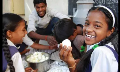 பள்ளிகளுக்கு மதிய உணவு வழங்கும் திட்டத்திற்கு ஜிஎஸ்டி வரி ரத்து : மத்திய அரசு அறிவிப்பு