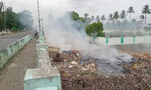 கொக்கராயன்பேட்டையில் குப்பைக்கு தீ - பொதுமக்கள் அவதி