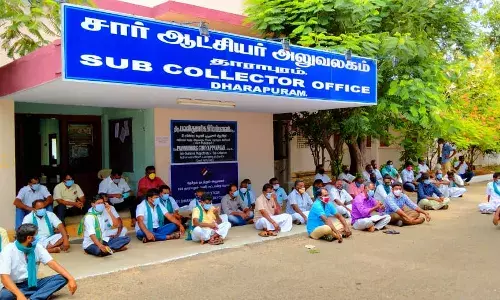தாராபுரம் ஆர்டிஓ அலுவலகத்தில் விவசாயிகள் உள்ளிருப்பு போராட்டம்