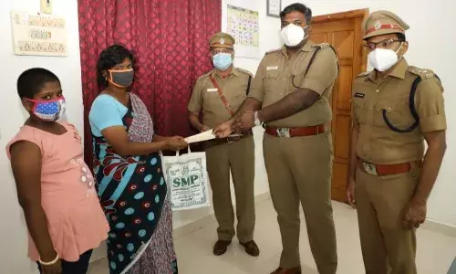 தர்மபுரி: உயிரிழந்த ஊர்க்காவல்படை வீரர்கள்  குடும்பத்திற்கு எஸ்.பி. நிதியுதவி