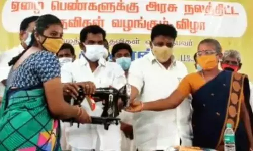 திருத்தணி: பொதுமக்களுக்கு தாலிக்கு தங்கம் வழங்கிய எம்எல்ஏ சந்திரன்