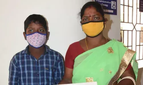 மலேசியாவில் கொத்தடிமையாக நடத்தப்படும் கணவரை மீட்டு தர மனைவி கோரிக்கை மலேசியாவில் கொத்தடிமையாக நடத்தப்படும் கணவரை மீட்டு தர மனைவி கோரிக்கை