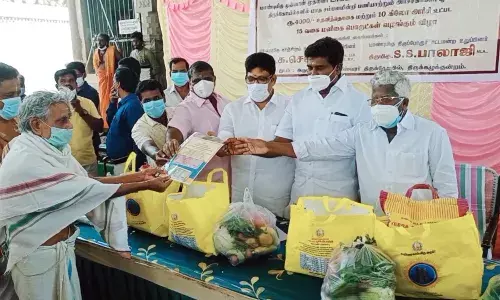 திருக்கழுக்குன்றத்தில் கோவில் அர்ச்சகர்களுக்கு  உதவித் தொகை