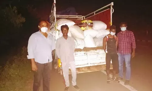 ஜோலார்பேட்டை அருகே ஆந்திராவிற்கு கடத்த முயன்ற ரேசன் அரிசி பறிமுதல் ஜோலார்பேட்டை அருகே ஆந்திராவிற்கு கடத்த முயன்ற ரேசன் அரிசி பறிமுதல்