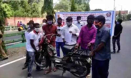 பெட்ரோல், டீசல் விலை உயர்வை கண்டித்து ஜனநாயக வாலிபர் சங்கம் ஆர்ப்பாட்டம்