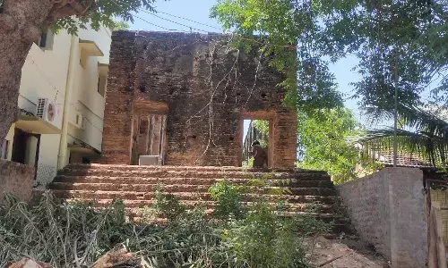 தஞ்சாவூரில் மராட்டியர் காலத் தூக்கு மேடையை இடிக்க  பொதுமக்கள் எதிர்ப்பு