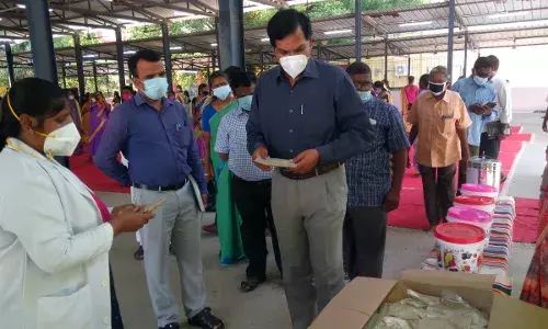 வாலாஜா மகளிர் கல்லூரியில் சர்வதேச யோகாதினம் மாவட்ட ஆட்சியர் பங்கேற்பு