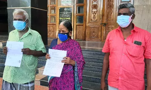 ரேஷன்கார்டு தராமல் இழுத்தடிப்பு: கடை ஊழியர் மீது கலெக்டரிடம் மாற்றுத்திறனாளி புகார்