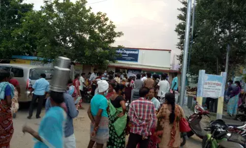 பெரம்பலூர் அருகே  போஸ்ட் மாஸ்டர் பணமோசடி : பொதுமக்கள் சிறைபிடிப்பு