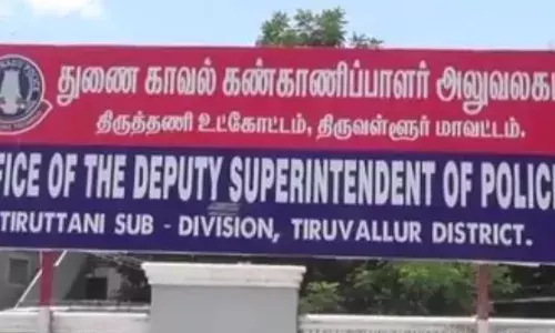 திருத்தணியில் திருநங்கைகள்  டி.எஸ்.பி அலுவலகம் எதிரே  ஆர்ப்பாட்டம்