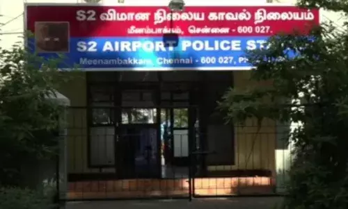 பணமோசடி வழக்கில் தேடப்படும் தலைமறைவு குற்றவாளி  விமானநிலையத்தில் பிடிபட்டார்..!