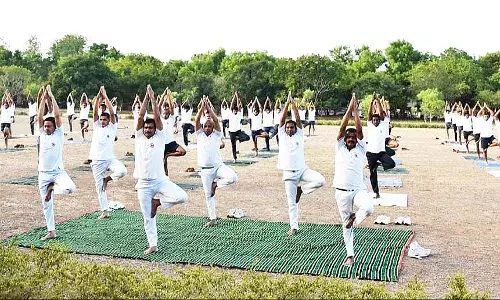 சர்வதேச யோகா தினத்தில் தேசிய பேரிடர் மீட்பு படையினர் யோகா பயிற்சி