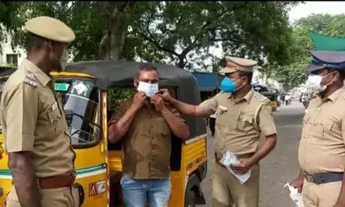 வாணியம்பாடி சிறைத்துறை சார்பாக பொதுமக்களுக்கு  முகக்கவசங்கள்
