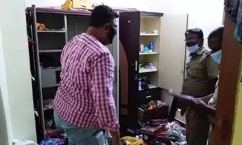 வாணியம்பாடியில் பூட்டிய வீட்டின்  கதவை உடைத்து கொள்ளை