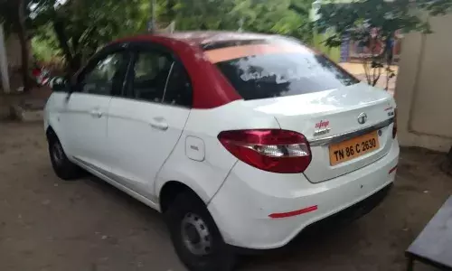 சித்தோடு அருகே  கால்டாக்ஸியில் மதுபாட்டில்கள் கடத்தல் - ஒருவர் கைது