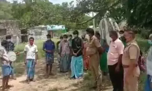 உரிமம் இல்லாத துப்பாக்கி: மலைகிராமங்களில் தண்டோரா போட்டு எச்சரித்த போலீசார்