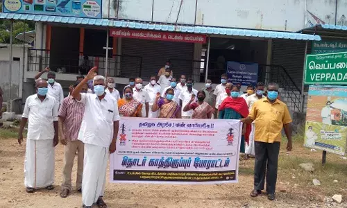 விளை நிலத்தில் உயர் மின்கோபுரமா? விவசாயிகள்  எதிர்ப்பு