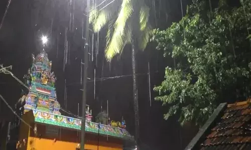 ஆம்பூர் பகுதிகளில் கனமழை கொட்டித் தீர்த்தது ஆம்பூர் பகுதிகளில் கனமழை கொட்டித் தீர்த்தது