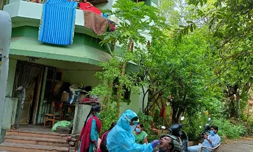 தஞ்சை மாநகராட்சி  சார்பாக வீடு வீடாக கொரோனா பரிசோதனை