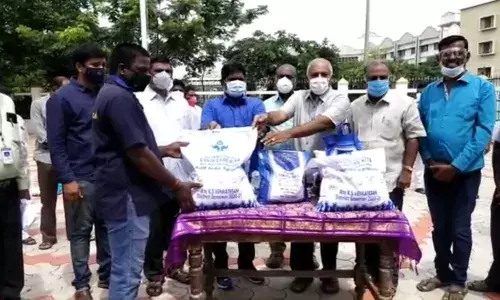 தூய்மை பணியாளர்களுக்கு நிவாரண உதவி - சேலம் மாநகராட்சி ஆணையாளர் வழங்கல்