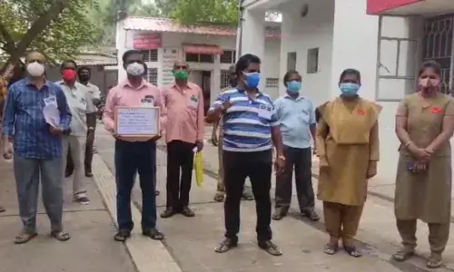3 போஸ்ட் ஆபீஸ் மூடப்பட்டதை கண்டித்து சேலத்தில் ஊழியர்கள் போராட்டம்