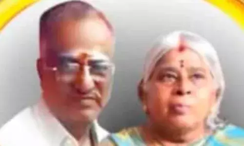 பெருந்தொற்றால் கணவன்-  மனைவி பலி :  இறப்பிலும் இணைபிரியாத தம்பதி
