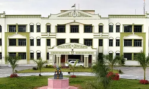இடுகாடு வசதி கேட்டு கிருஷ்ணகிரி கலெக்டரிடம் பொதுமக்கள் மனு
