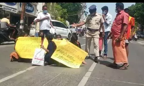 விழுப்புரத்தில் மலைகுறவர் சாதி சான்றிதழ் கேட்டு சாலைமறியல்