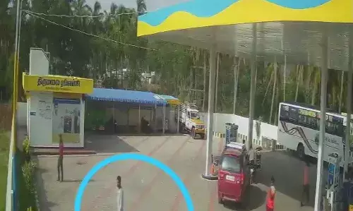 வாணியம்பாடி அருகே மது போதையில் அதிமுக பிரமுகரின் மகன் பணம் கேட்டு மிரட்டல் வாணியம்பாடி அருகே மது போதையில் அதிமுக பிரமுகரின் மகன் பணம் கேட்டு மிரட்டல்
