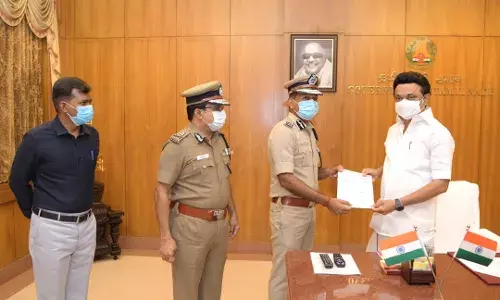 தமிழ்நாடு இந்திய காவல் பணி சங்கத்தின் சார்பாக 11 லட்சம் கொரோனா நிதியுதவி