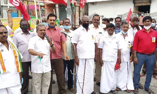 புதிய வேளாண் சட்டங்களை  திரும்ப பெறக்கோரி காஞ்சிபுரத்தில் ஆர்ப்பாட்டம்