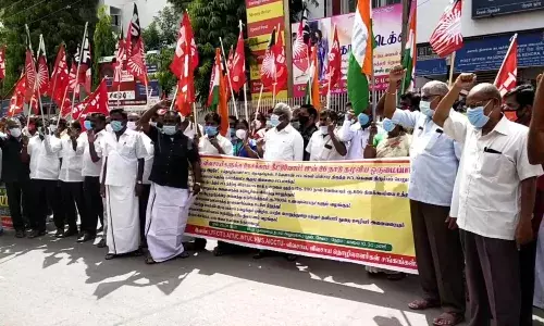 வேளாண் சட்டத்தை வாபஸ் பெறக்கோரி சேலத்தில் அகில இந்திய விவசாயிகள் போராட்டக்குழு ஆர்ப்பாட்டம்