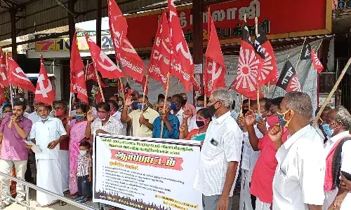 வேளாண் சட்டங்களுக்கு எதிராக பள்ளிபாளையத்தில் தொழிற்சங்கங்கள் ஆர்ப்பாட்டம்