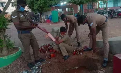 கறம்பக்குடியில் ஊரடங்கில் பறிமுதல் செய்யப்பட்ட மதுபாட்டில் அழிப்பு