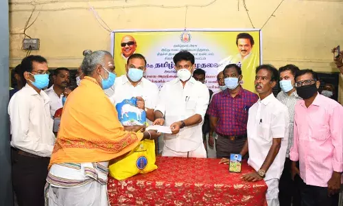 வல்லுனர்களின் ஆலோசனை பெற்ற பின்பு தான் பள்ளிகள் திறப்பது குறித்து முடிவு