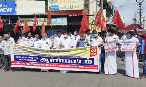 பெட்ரோல் டீசல் விலை உயர்வை கண்டித்து  திண்டுக்கல்லில் ஆர்ப்பாட்டம்