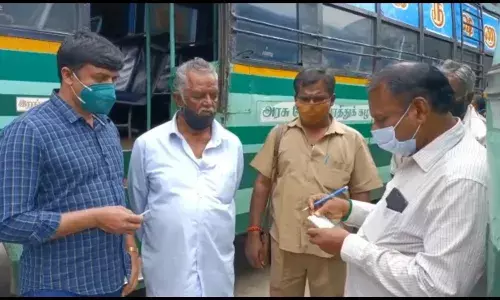 அரசு பஸ்சில் பயணம் செய்ய ஆதார் அட்டை கட்டாயம்: அதிகாரி அதிரடி உத்தரவு