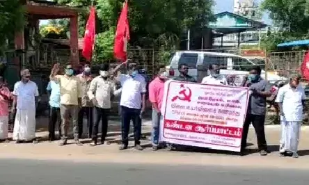 நெல்லிக்குப்பத்தில்  மார்க்சிஸ்ட் கம்யூனிஸ்ட் கட்சி ஆர்ப்பாட்டம்.