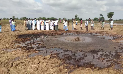 மன்னார்குடி அருகே வயலில்  ஒஎன்ஜிசி  குழாய் உடைப்பு
