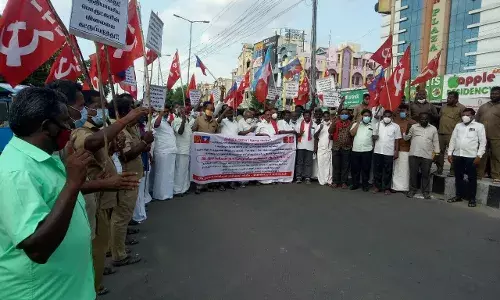 பெட்ரோல்,டீசல் விலையைஅதிகரிக்கும்  மத்திய அரசைக் கண்டித்து ஆர்ப்பாட்டம்